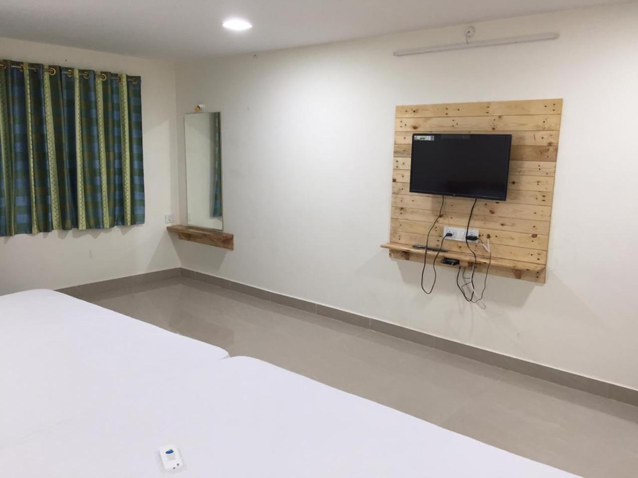 Aditi Rooms Tiruchirappalli 外观 照片